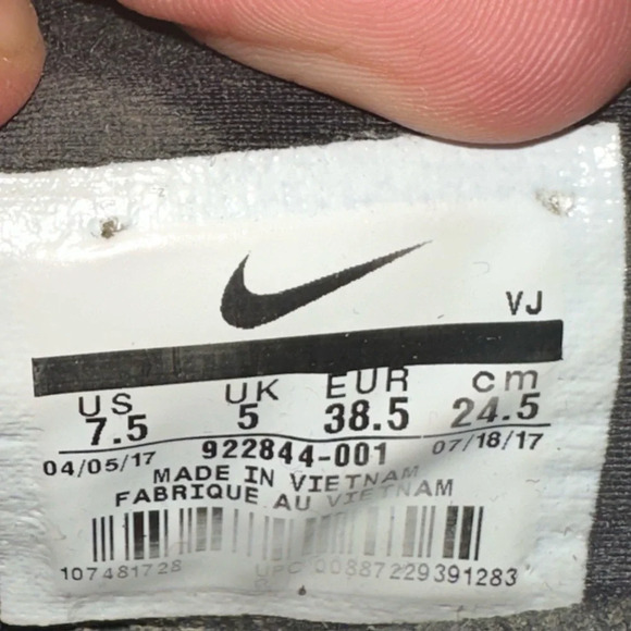 Nike Size 7.5 - Picture 6 of 7